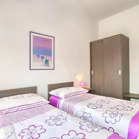 Old School House Ferienhaus Basici