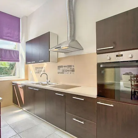 Old School House * Basici