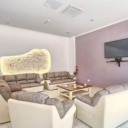 Old School House * Basici