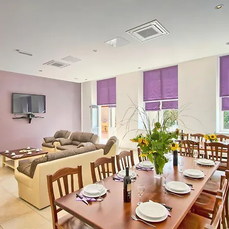 Tatil Evi Old School House Basici