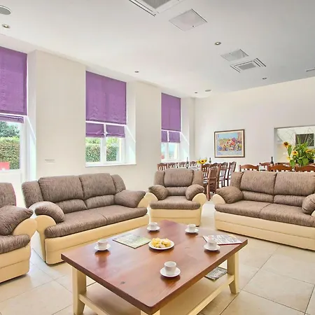 Old School House * Basici