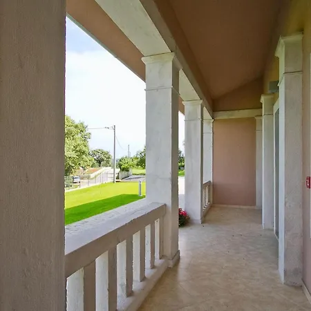 Old School House Ferienhaus Basici