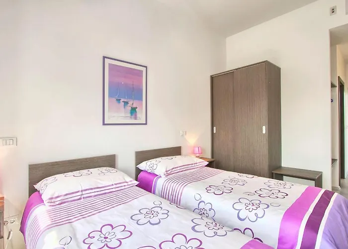 Old School House Vakantiehuis Basici