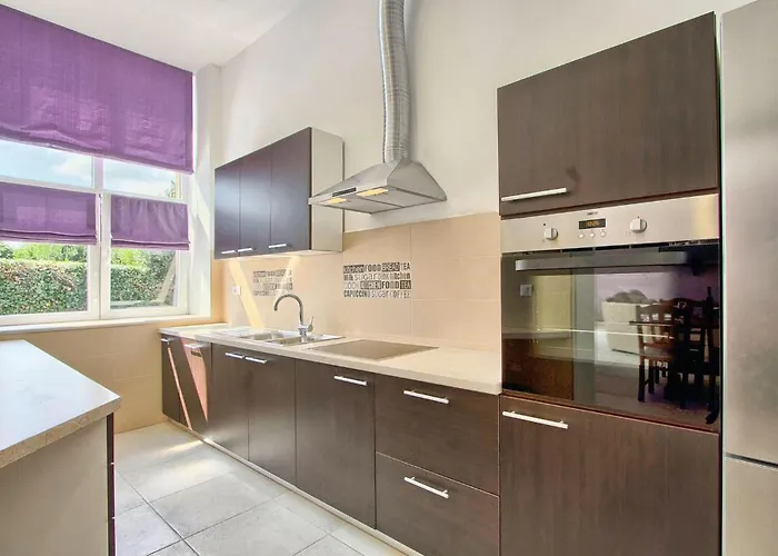 Old School House * Basici