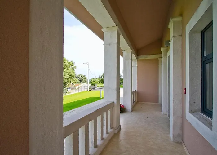 Old School House Vakantiehuis Basici